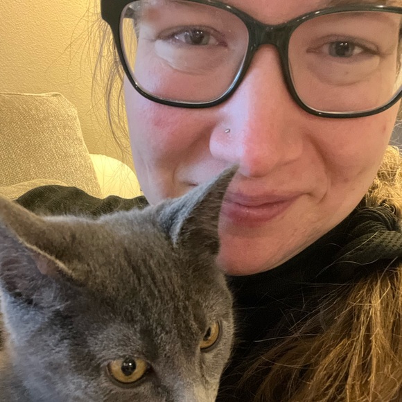 Meet your Posher, Katie - Picture 3 of 5